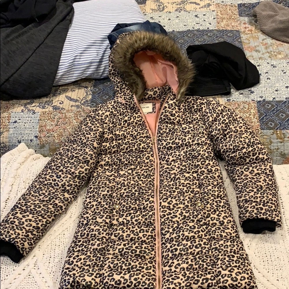 Girls cheetah hooded puffer coat zips size 10/12